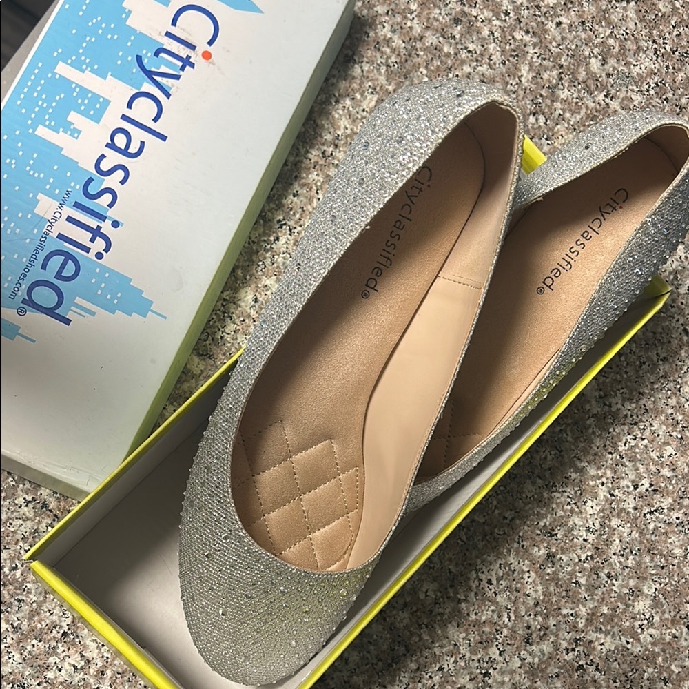Cityclassified Silver Flats with Rounded Toe and Quilted Insole